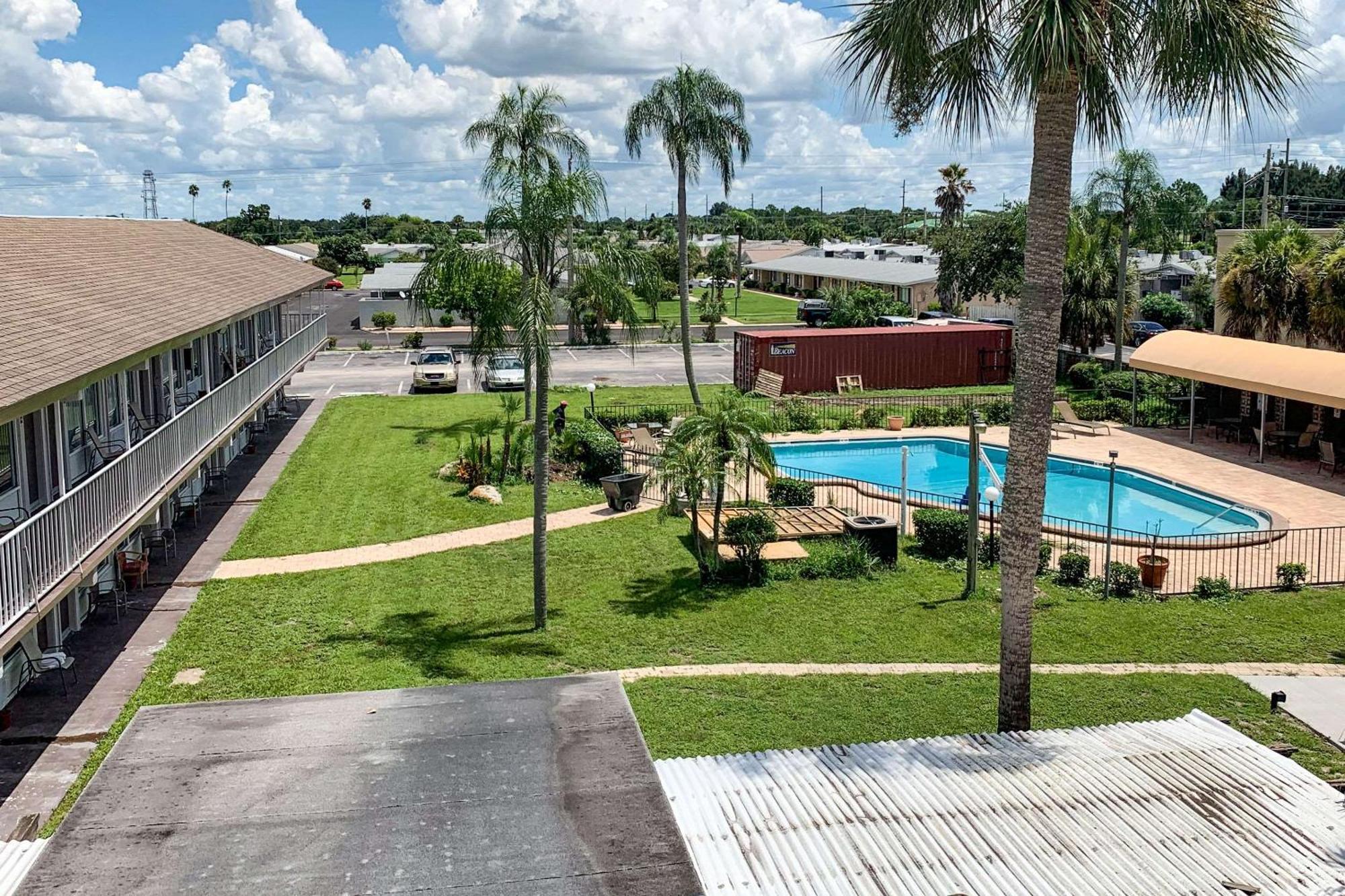 Rodeway Inn Sun City Center Εξωτερικό φωτογραφία