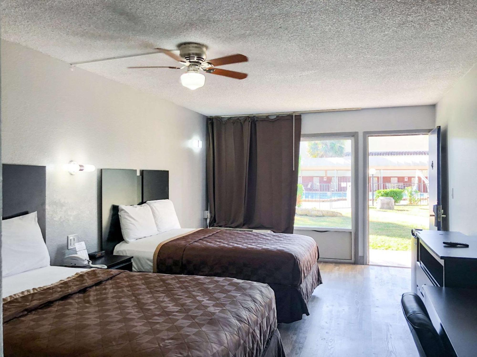 Rodeway Inn Sun City Center Εξωτερικό φωτογραφία